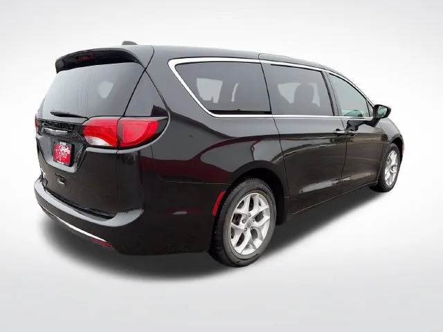 Chrysler Pacifica photo 8
