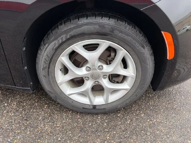 Chrysler Pacifica photo 14