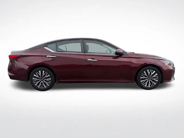 Nissan Altima photo 8