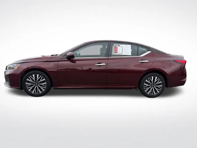 Nissan Altima photo 3