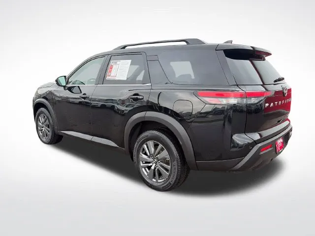 Nissan Pathfinder photo 4