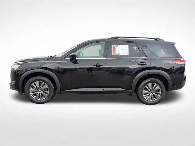 Nissan Pathfinder photo 3