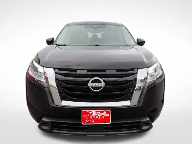 Nissan Pathfinder photo 2
