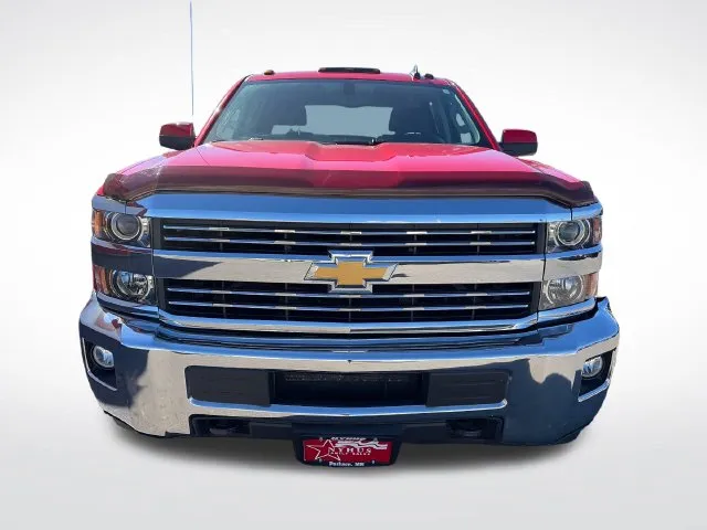 Chevrolet Silverado photo 2