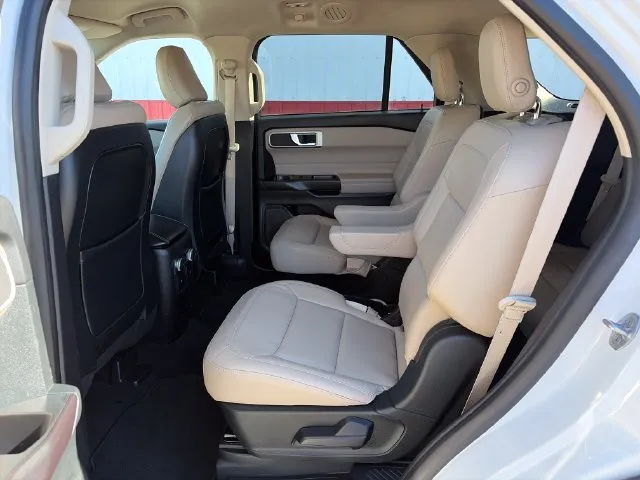 Ford Explorer photo 40