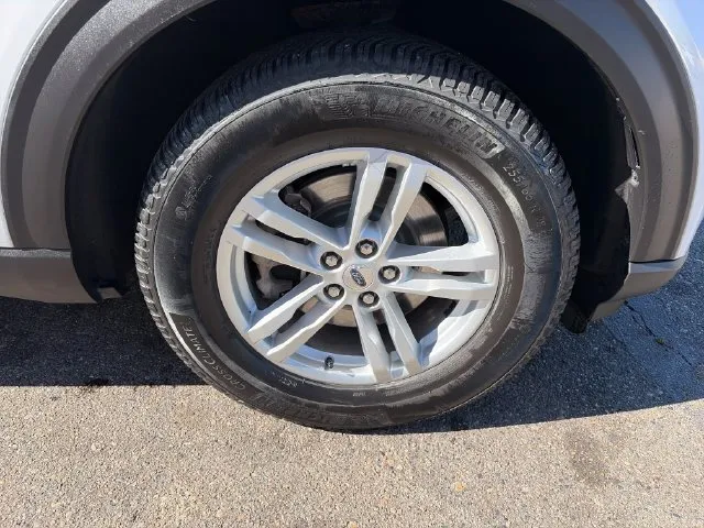 Ford Explorer photo 14