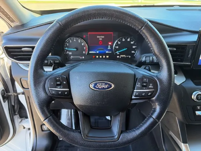 Ford Explorer photo 28