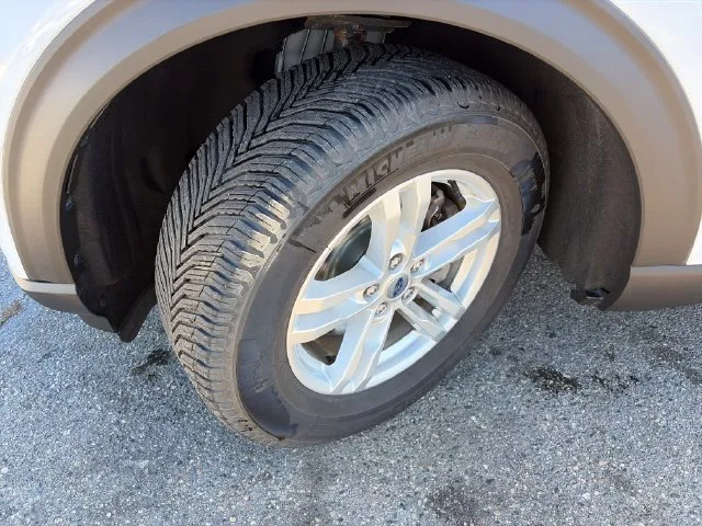 Ford Explorer photo 17