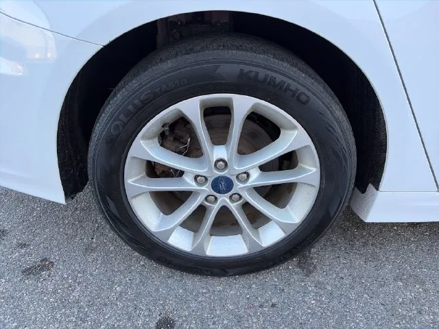 Ford Fusion photo 16