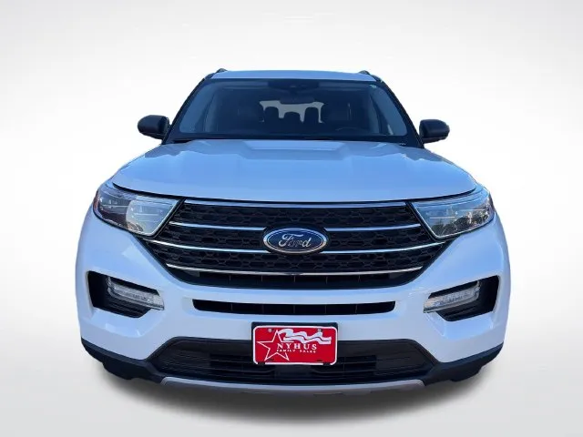 Ford Explorer photo 2