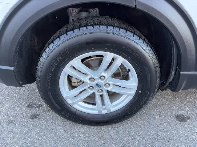 Ford Explorer photo 17