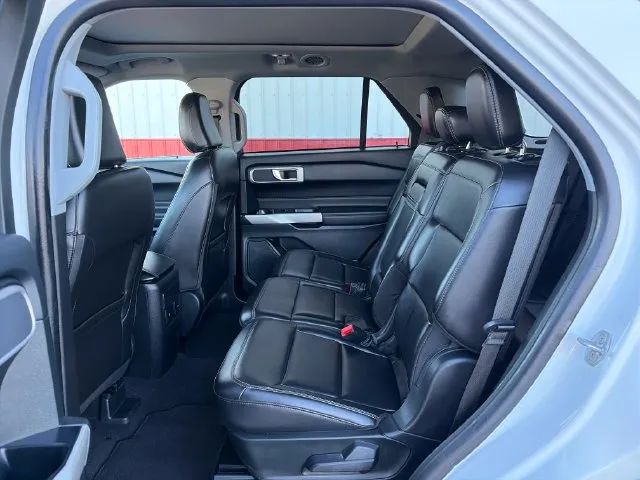 Ford Explorer photo 42