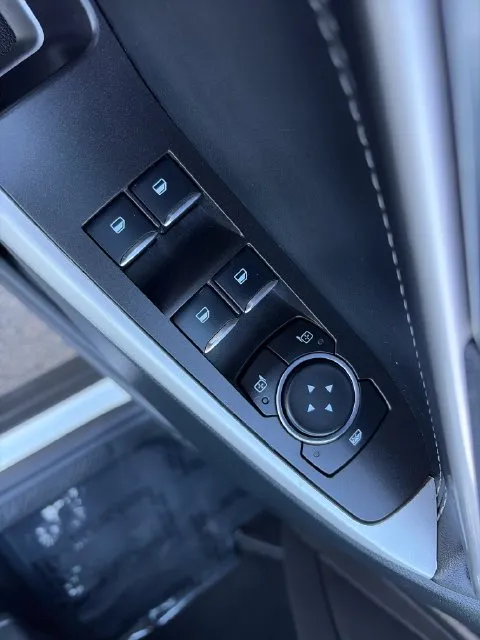 Ford Explorer photo 27