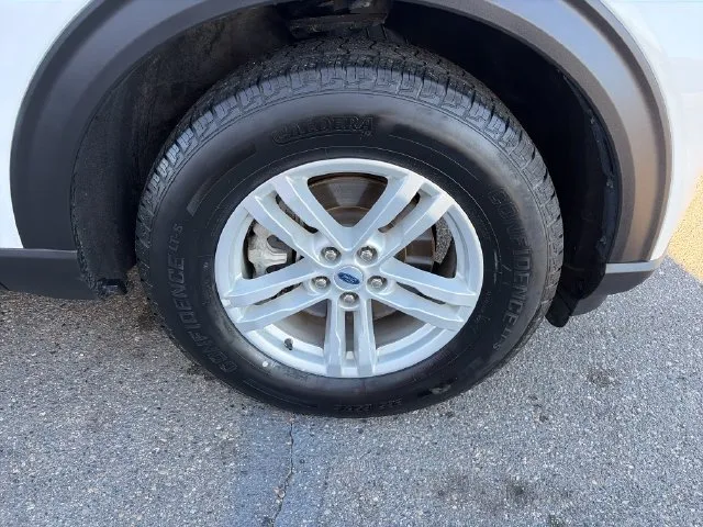 Ford Explorer photo 15