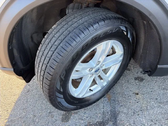 Ford Explorer photo 17
