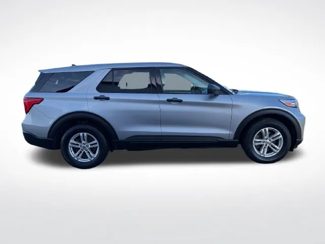 Ford Explorer photo 9