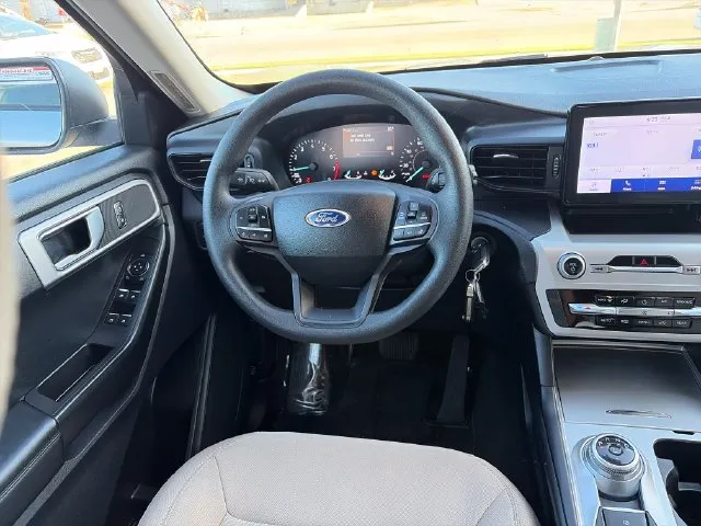 Ford Explorer photo 30