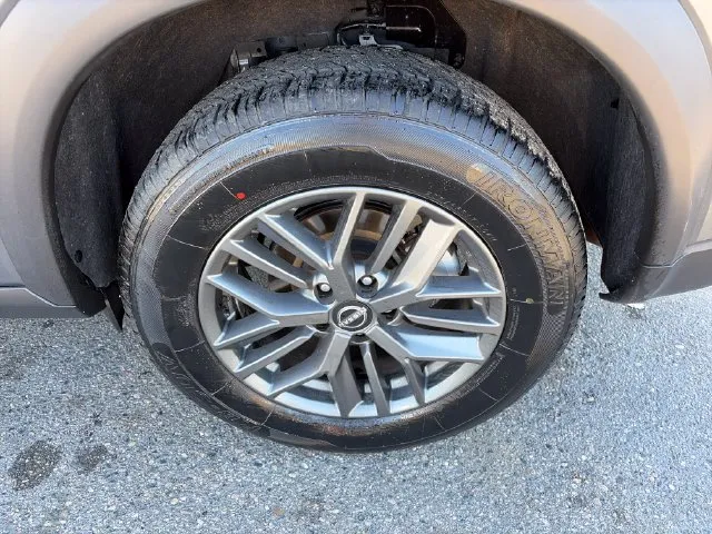 Nissan Rogue photo 14