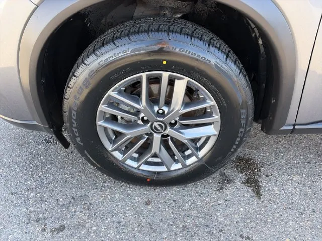 Nissan Rogue photo 11