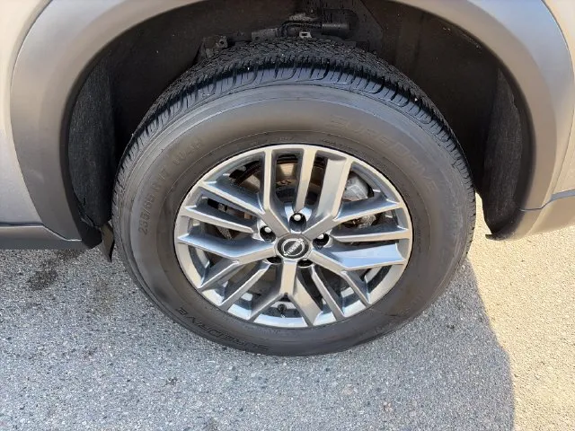Nissan Rogue photo 14