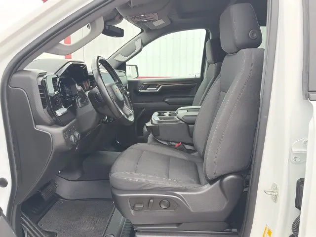 Chevrolet Silverado photo 22