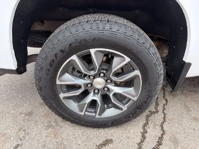 Chevrolet Silverado photo 16