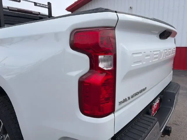 Chevrolet Silverado photo 20
