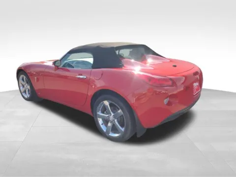 More photos of 2006 Pontiac Solstice at Nyhus Family Sales, MN
