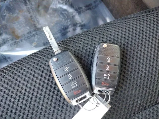 2020 Kia Optima LX - Photo 30