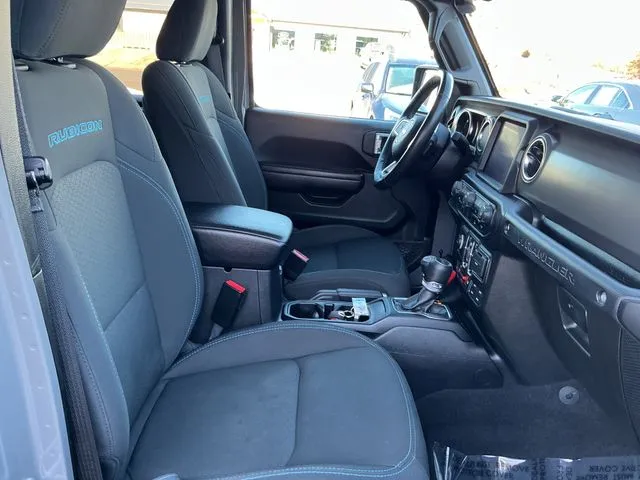 Jeep Wrangler photo 24