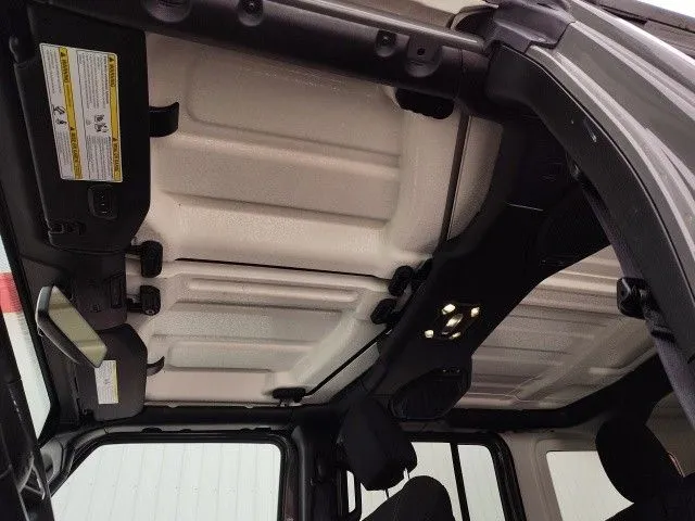 Jeep Wrangler photo 25