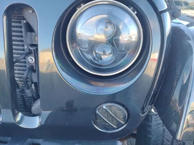 2012 Jeep Wrangler Unlimited Sahara - Photo 18