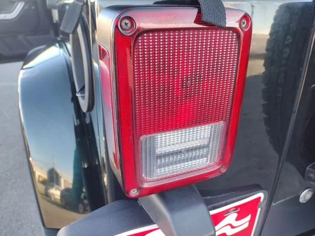 2012 Jeep Wrangler Unlimited Sahara - Photo 20