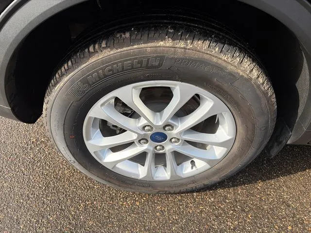 Ford Escape photo 16