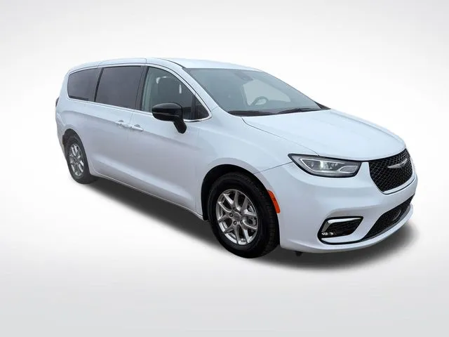 2024 Chrysler Pacifica Touring L - Photo 10