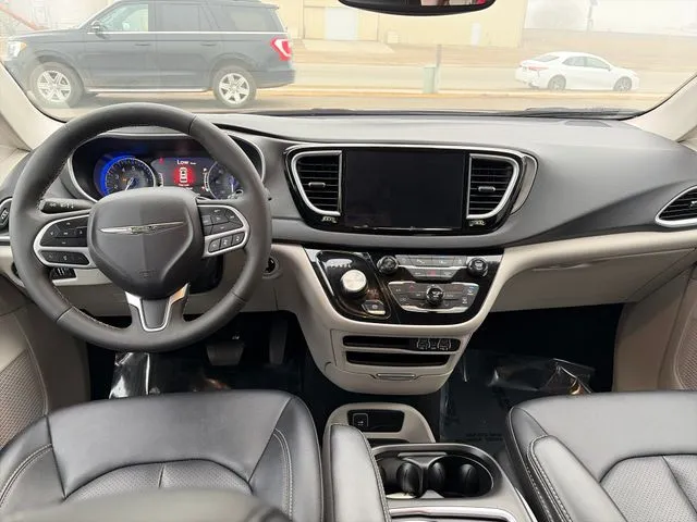 2024 Chrysler Pacifica Touring L - Photo 32