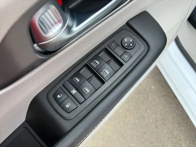 2024 Chrysler Pacifica Touring L - Photo 26