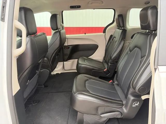 2024 Chrysler Pacifica Touring L - Photo 40