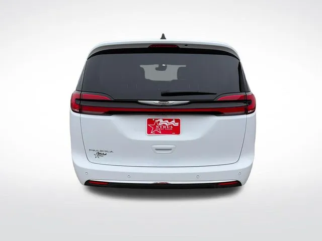 2024 Chrysler Pacifica Touring L - Photo 5