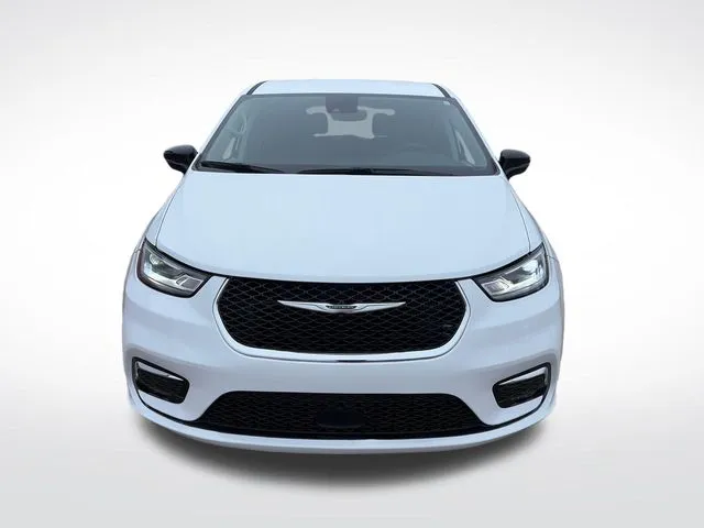2024 Chrysler Pacifica Touring L - Photo 2