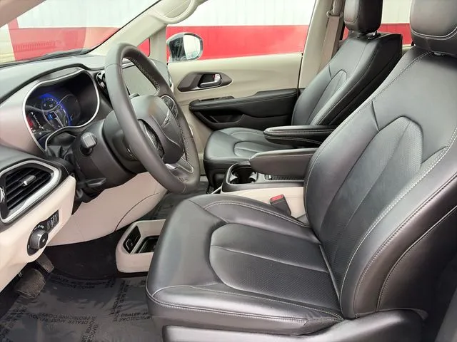 2024 Chrysler Pacifica Touring L - Photo 22