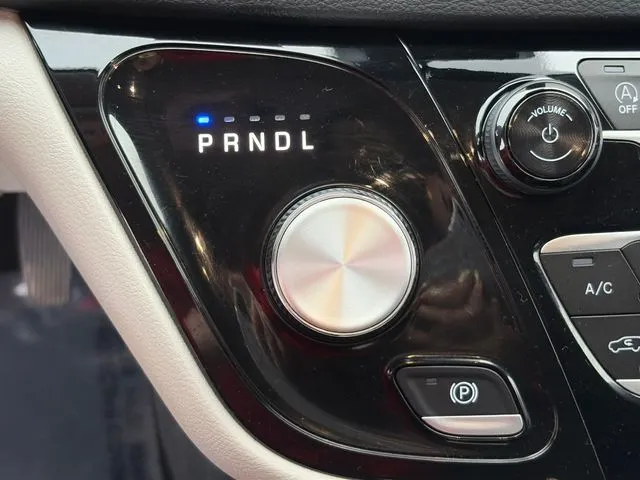 2024 Chrysler Pacifica Touring L - Photo 35