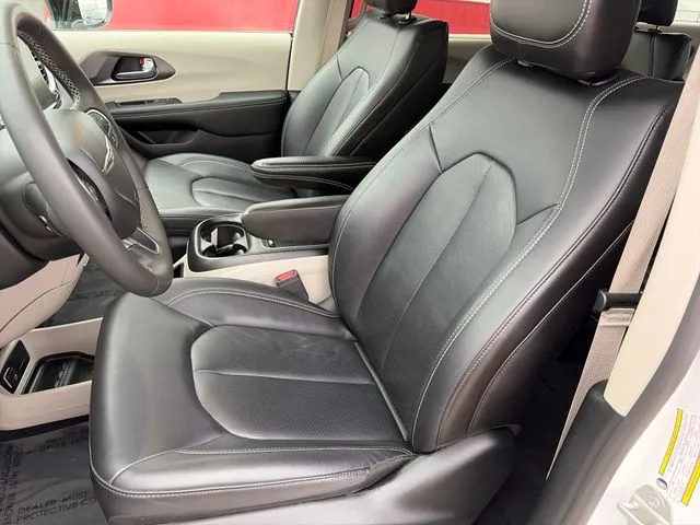 2024 Chrysler Pacifica Touring L - Photo 37