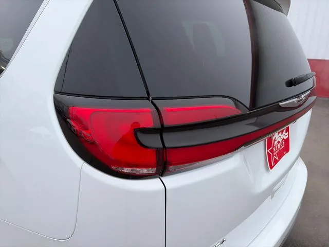 2024 Chrysler Pacifica Touring L - Photo 20