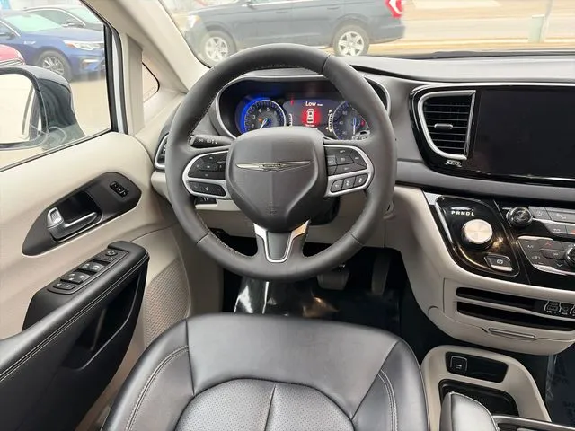 2024 Chrysler Pacifica Touring L - Photo 30