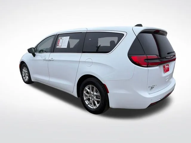 2024 Chrysler Pacifica Touring L - Photo 4