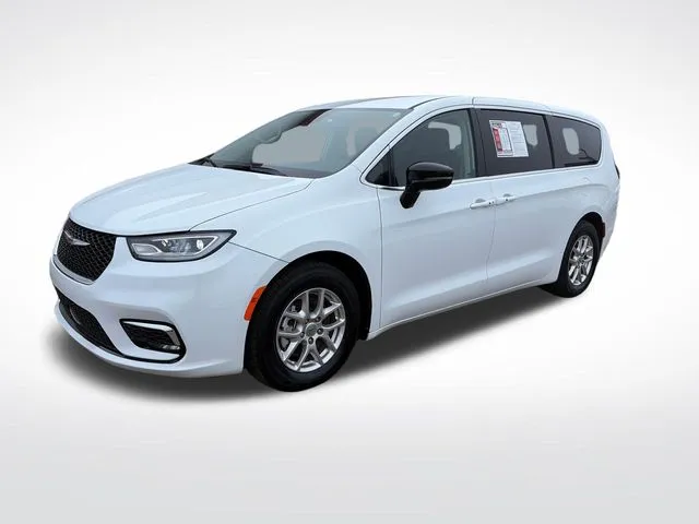 2024 Chrysler Pacifica Touring L's photo