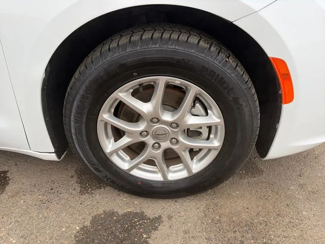 2024 Chrysler Pacifica Touring L - Photo 14
