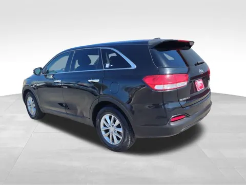 More photos of 2016 Kia Sorento L at Nyhus Family Sales, MN