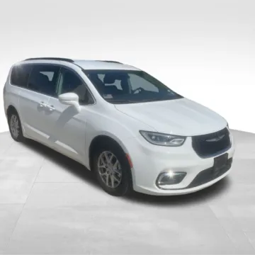 More photos of 2022 Chrysler Pacifica Touring L at Nyhus Family Sales, MN